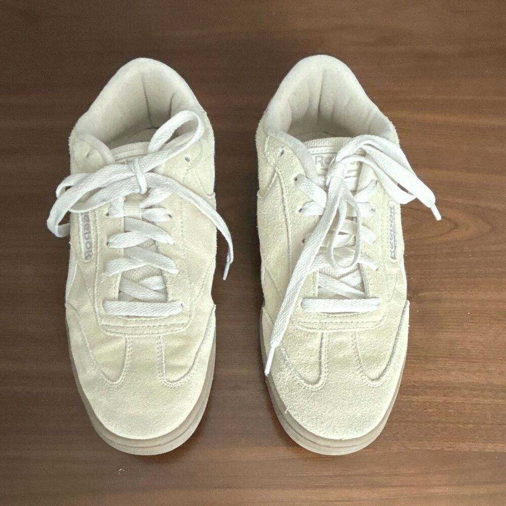 Reebok Women’s Beige Suede Low Top Lace-Up Athletic Sneakers Solid size US 8.5